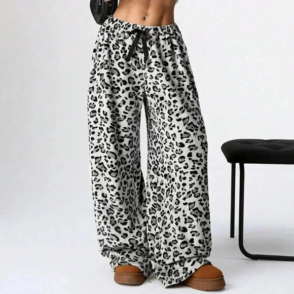 Grey Casual Women's Fleece Leopard Print Lace-Up Loose Pants - Picture 3 of 6